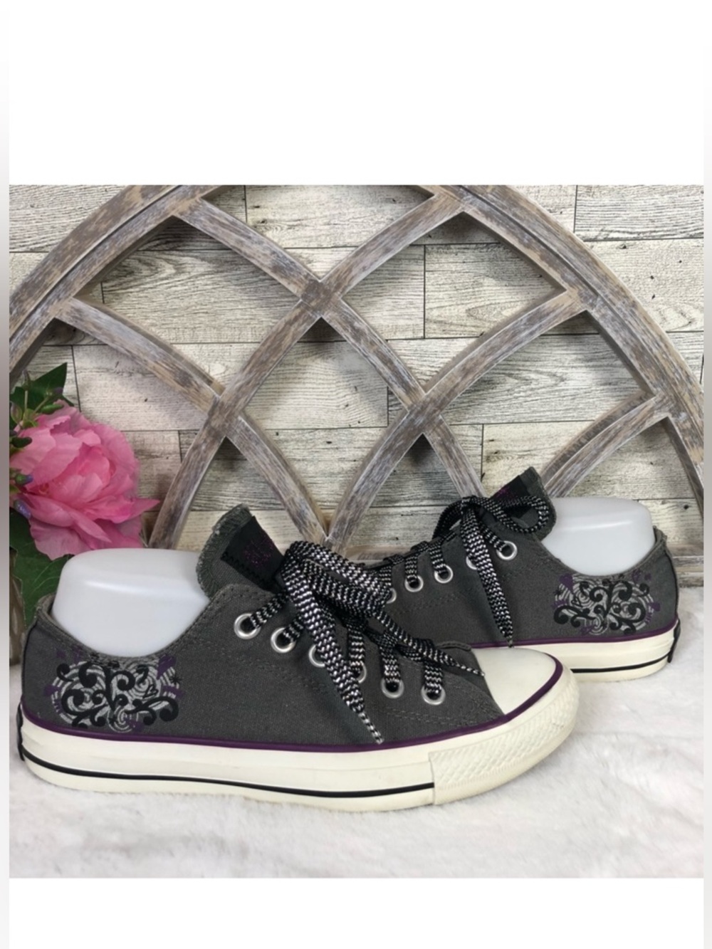 Converse All Star low top Gray and purple size 7 Chuck Taylor